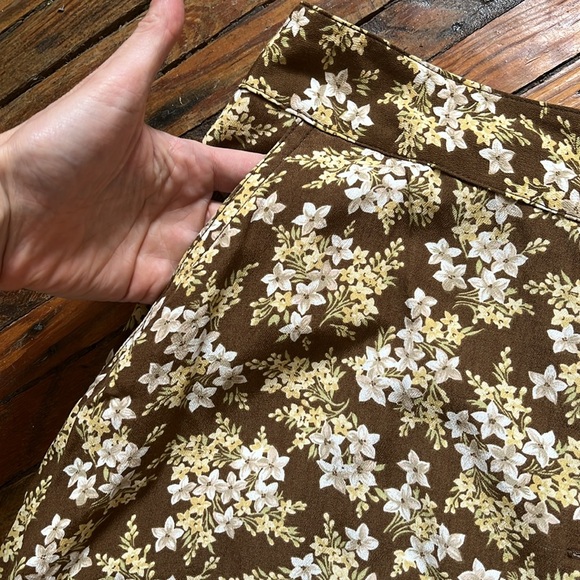 Vintage 90s Liz Claiborne Brown Rayon Floral Mini/Skater Skirt with Pockets - Picture 4 of 8